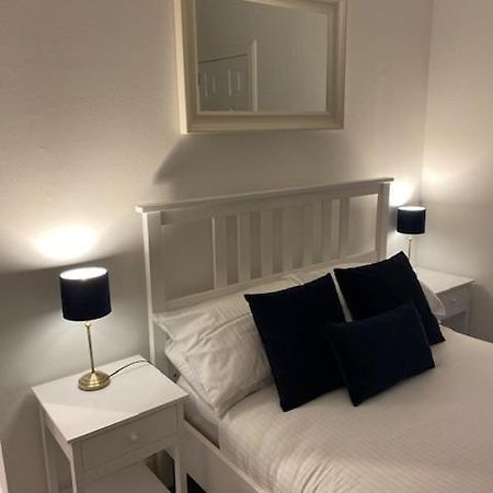 Glenfinnan - Two Bedroom Apartment ダンファームリン エクステリア 写真