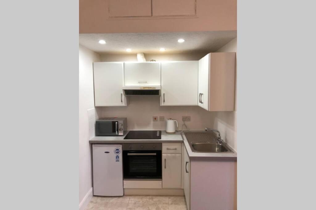 Glenfinnan - Two Bedroom Apartment ダンファームリン エクステリア 写真