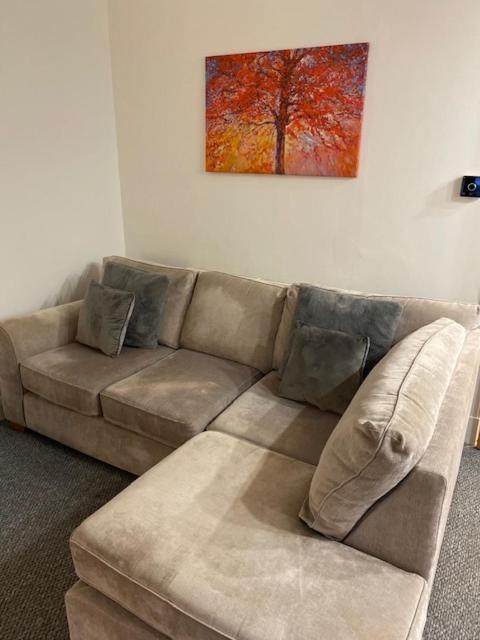 Glenfinnan - Two Bedroom Apartment ダンファームリン エクステリア 写真