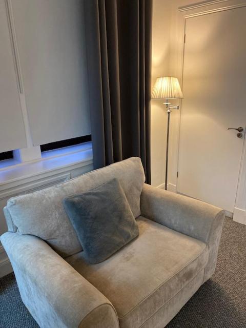 Glenfinnan - Two Bedroom Apartment ダンファームリン エクステリア 写真