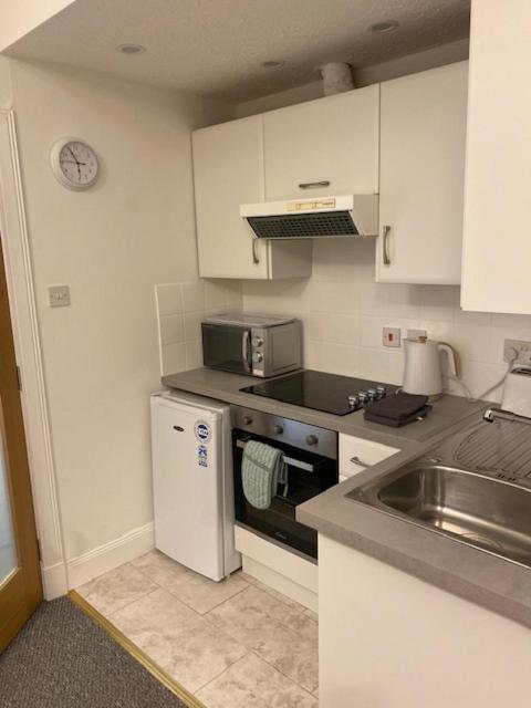 Glenfinnan - Two Bedroom Apartment ダンファームリン エクステリア 写真