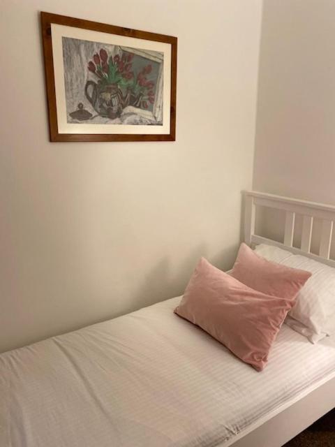 Glenfinnan - Two Bedroom Apartment ダンファームリン エクステリア 写真